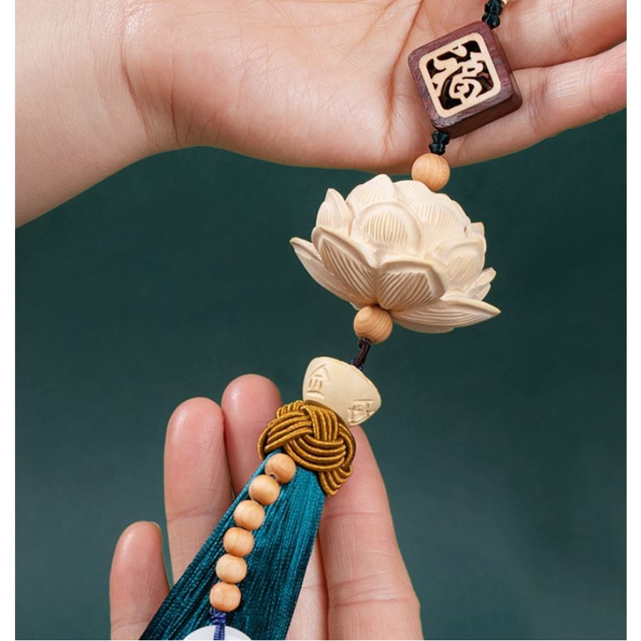 Khánh Gỗ Hoàng Dương Hình Hoa Sen Treo Xe Ô Tô ,Dây Hoa Sen Gỗ Cao Cấp Treo Xe Hơi, Được Chạm Khắc Tinh Tế,May Mắn