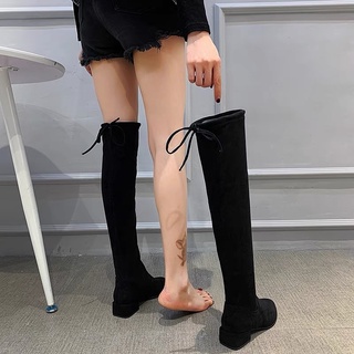 𝐂𝐎́ 𝐒𝐀̆̃𝐍. Bốt đùi da lộn đế thấp đan dây sau