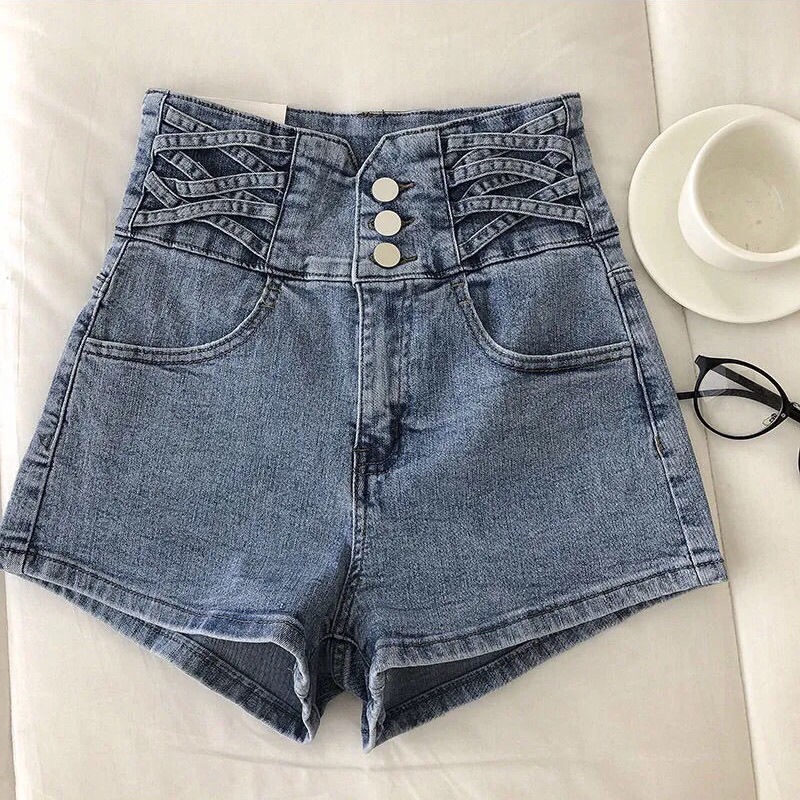 Quần short denim cạp cao kiểu dáng đẹp với ba nút an toàn