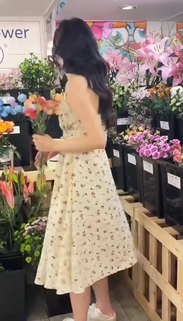 Đầm 2 dây hoa nhí dài bigsize cổ yếm