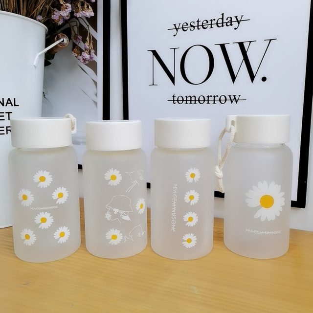 Bình Nước Thủy Tinh Chịu Nhiệt Hoa Cúc Hàn Quốc Hot Trend | BigBuy360 - bigbuy360.vn