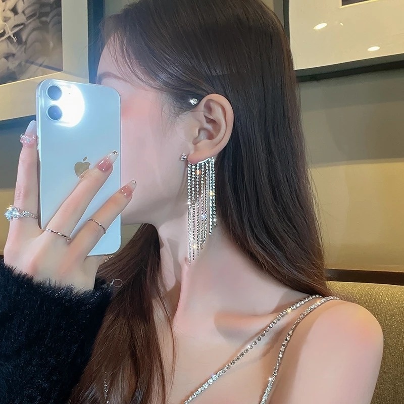 Khuyên Tai Chữ C Đính Đá Phối Tua Rua Dài Thời Trang Hàn Quốc Sang Trọng