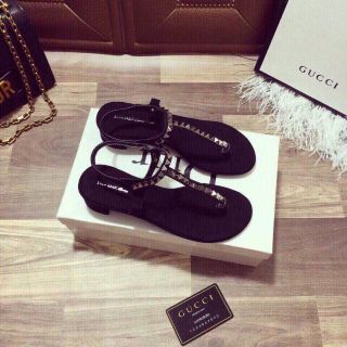 Sandal tán đinh