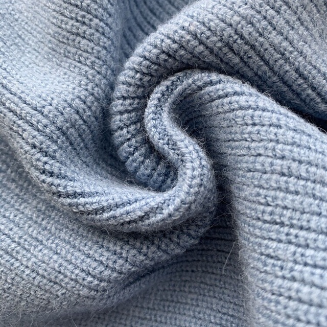 Áo khoác len cardigan giá xinh cho mùa thu, đông