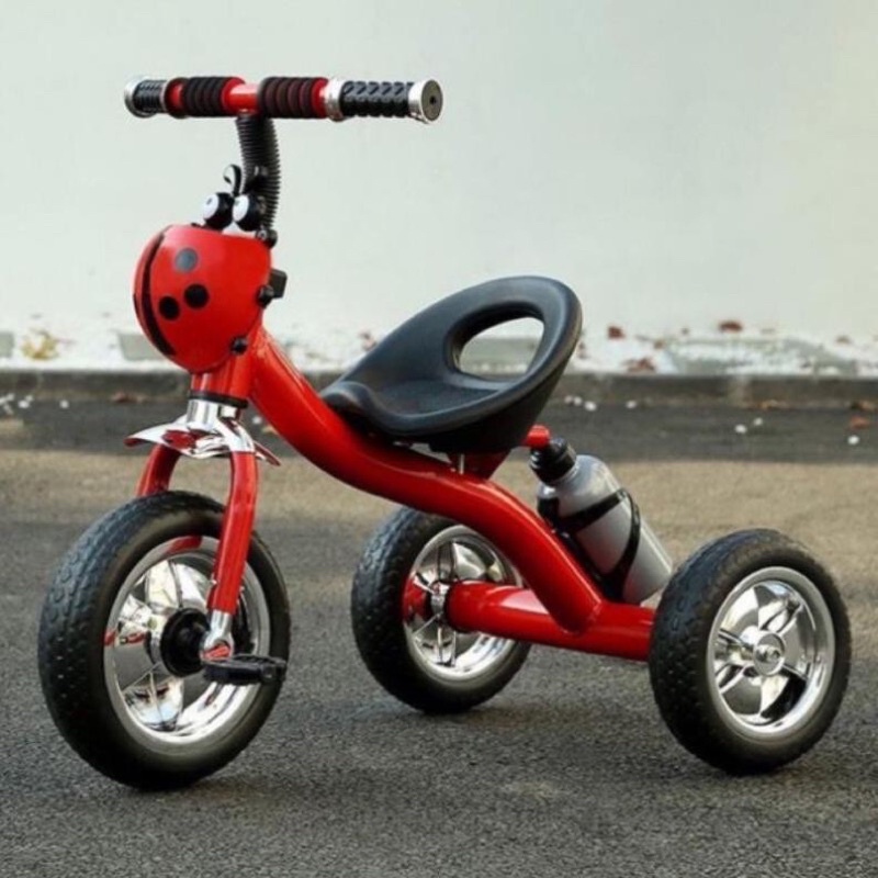 Xe đạp 3 bánh cho bé có bình nước