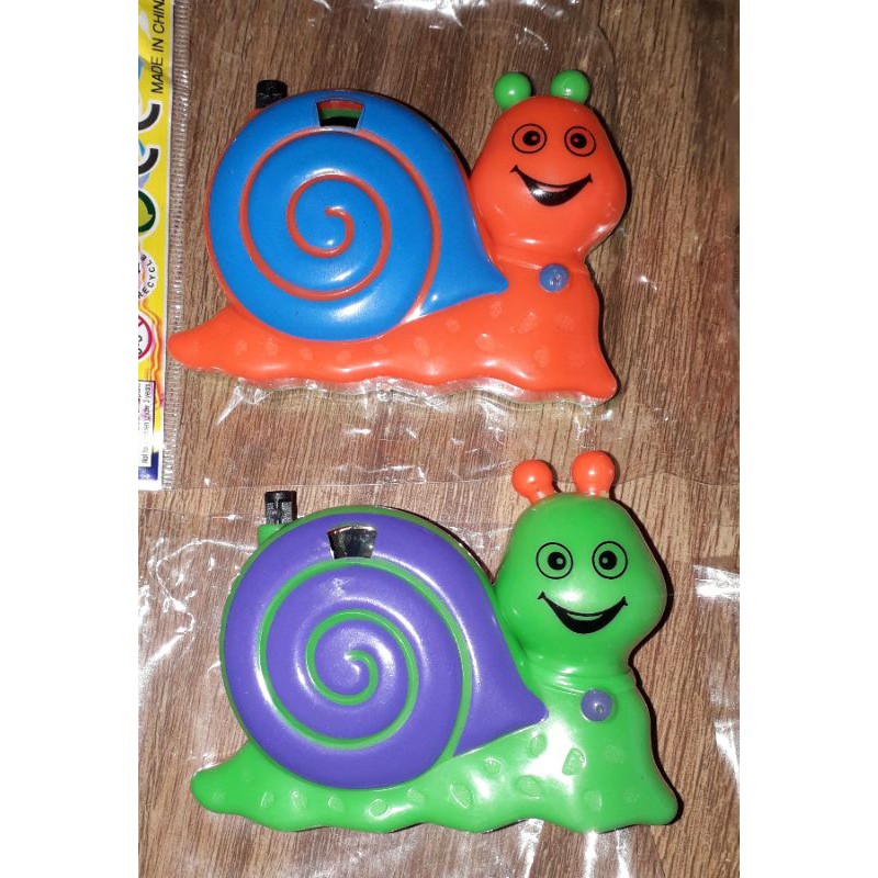 Một cái máy xem ảnh mini hình chú óc sên bằng nhựa rất đẹp