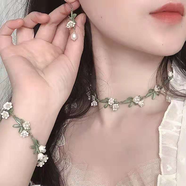 Khuyên Tai/ Vòng Tay/ Vòng Tay Hình Hoa Lily Trắng Siêu Đẹp Thời Trang Xuân Hè