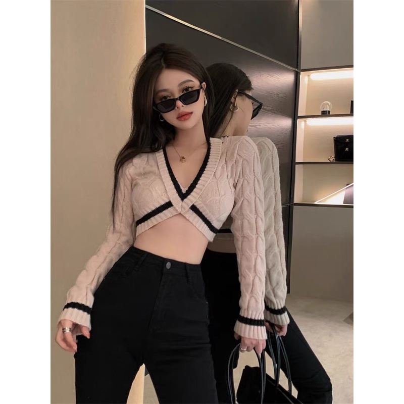Áo len croptop vặn thừng cổ chéo chữ V viền tương phản màu thiết kế gợi cảm
