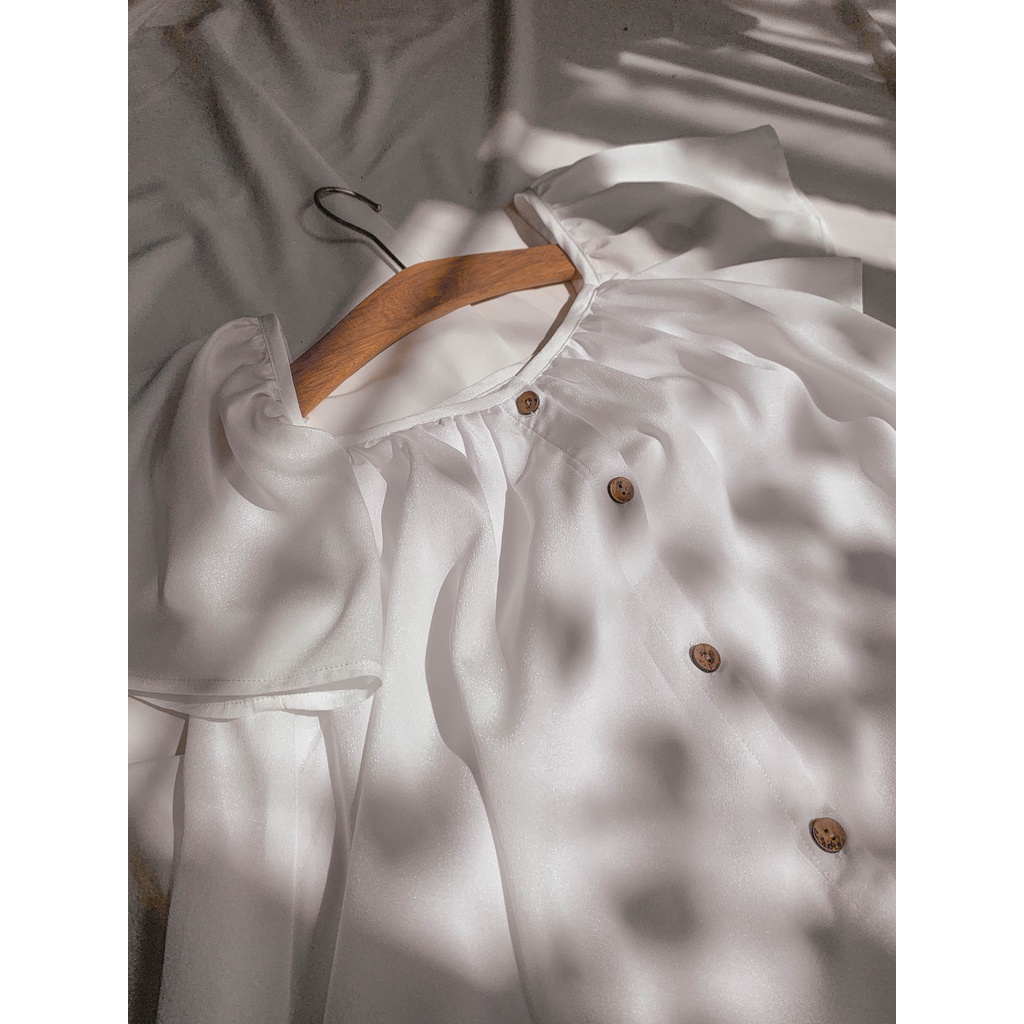 Đầm xoè baby doll LASSY DOLL DRESS nút gỗ màu trắng