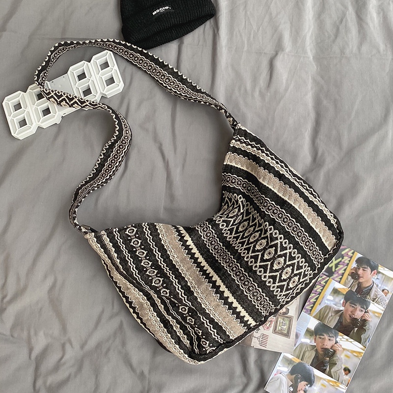 Túi đeo vai vải canvas in họa tiết thổ cẩm phong cách retro cá tính