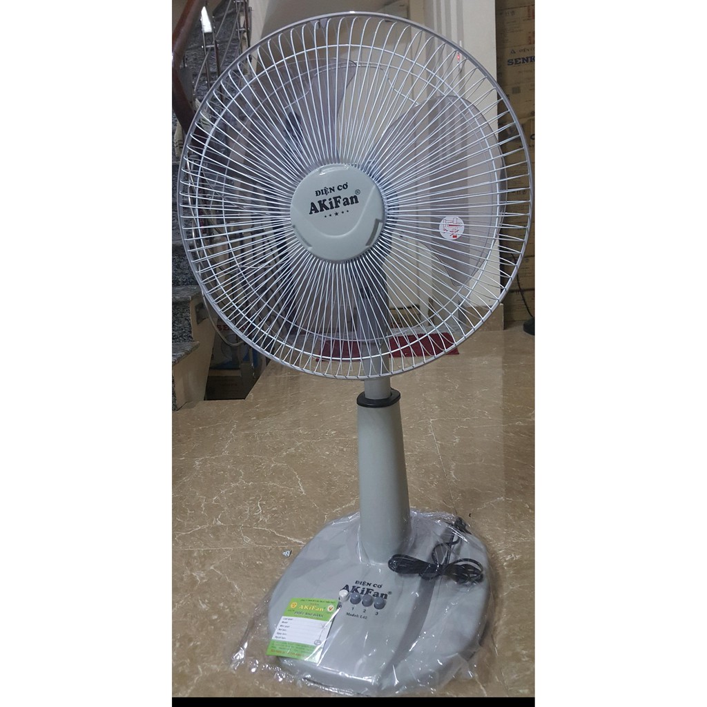 Quạt lỡ nhựa Akifan L42 - hàng chính hãng, sẵn có ( Màu ngẫu nhiên )