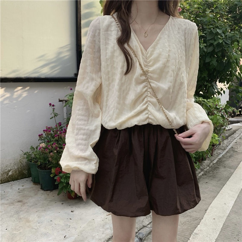 Set Áo Sơ Mi Tay Dài Cổ Chữ V Xếp Ly Phối Quần Short Màu Nâu Thời Trang Trẻ Trung