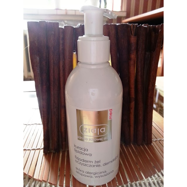 Sữa Rửa Mặt Dành Cho Da Khô, Da Nhạy Cảm, Kích Ứng Med Trắng 200Ml