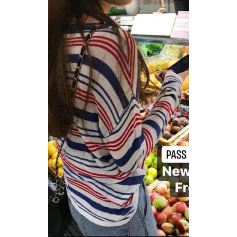 Pass áo thun kẻ sọc.