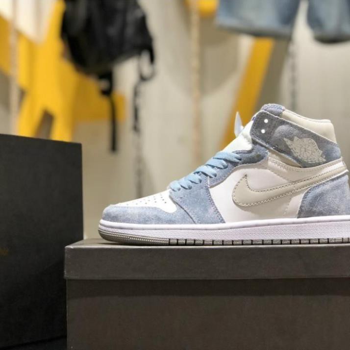 Giày thể thao nam nữ cổ cao Jordan 1 Retro OG Hyper Royal (High) Độc lạ, nổi bật và rất sang trọng Xịn