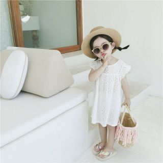 Đầm ren lỗ Quyen Nara