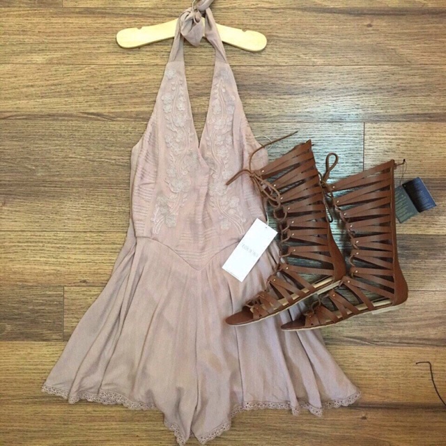 THANH LÝ Jumsuit Fashion on Earth giảm giá