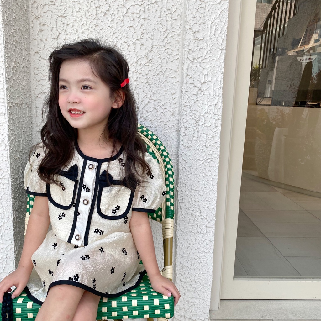 Bộ đồ áo và chân váy bé gái cộc tay họa tiết hoa dễ thương phong cách Hàn Quốc QATE37