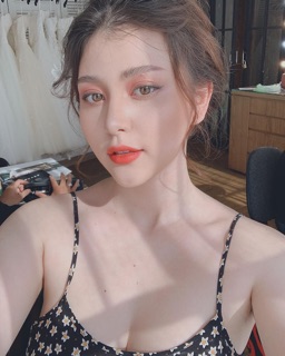 Son kem lỳ 1 tặng 1
