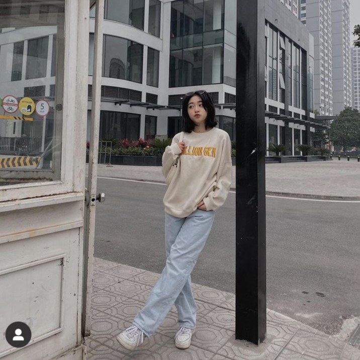 Áo Sweater Nữ Beige Cartoon Sweatshirt Billion Gen | BigBuy360 - bigbuy360.vn