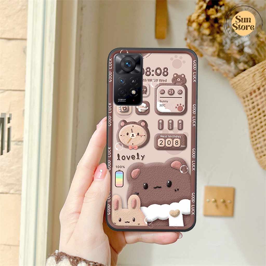 Ốp lưng Xiaomi Redmi Note 11/ Redmi Note 11S hoạ tiết 3D nền kẻ caro, gấu đáng yêu viền dẻo