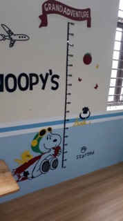 Decal dán tường mica - Đo chiều cao snoopy