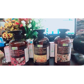 Sữa tăm bebeco hương ngọt ngào 750ml tặng kèm ngay 1 bông tắm .