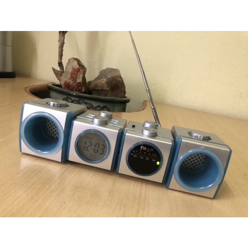 Đồng hồ radio fm biến hình