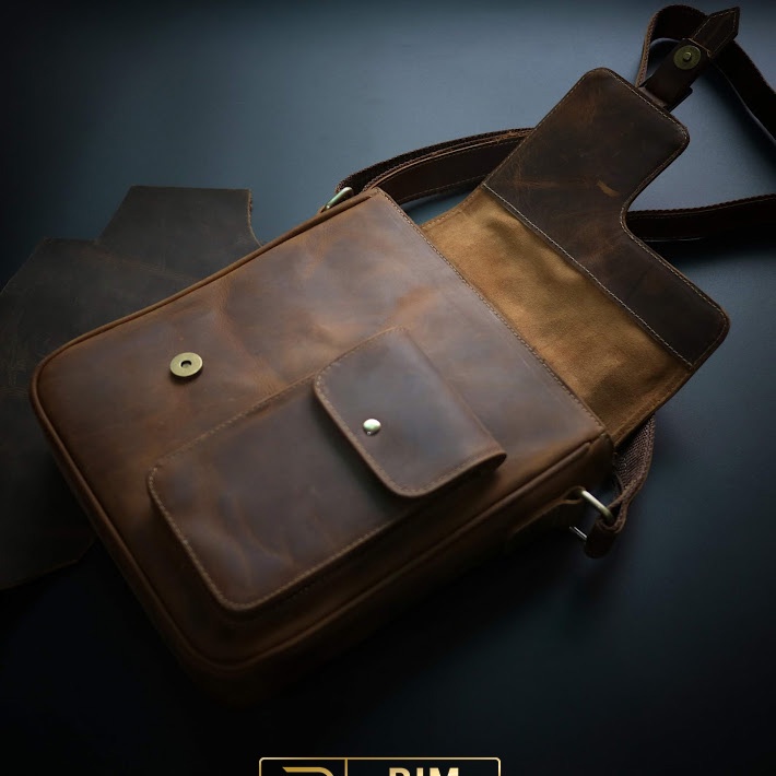 Túi đeo chéo da bò sáp. Độc đẹp lạ