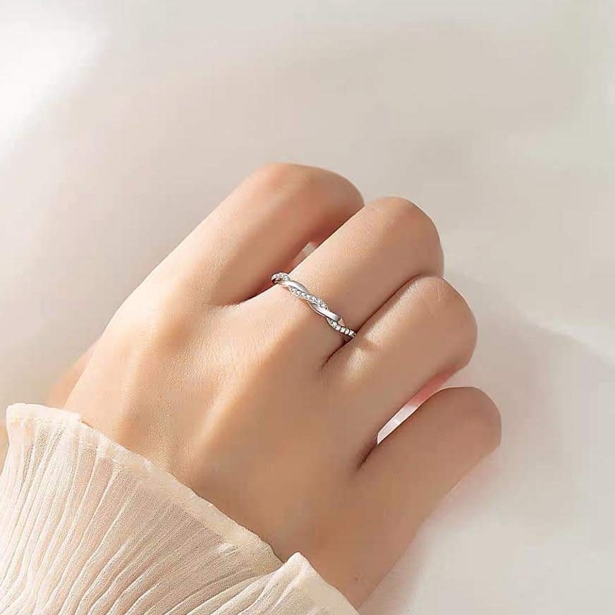 Nhẫn bạc Nhẫn sóng đan mây vòng nạm đá xinh xinh Van Jewelry V10738