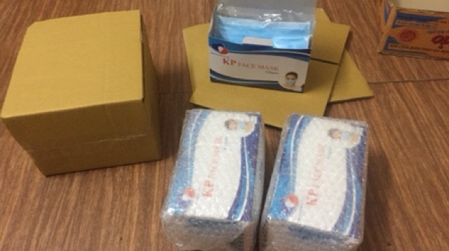 Khau trang y te khang khuan 4 lop 1 hop 50 cai | BigBuy360 - bigbuy360.vn