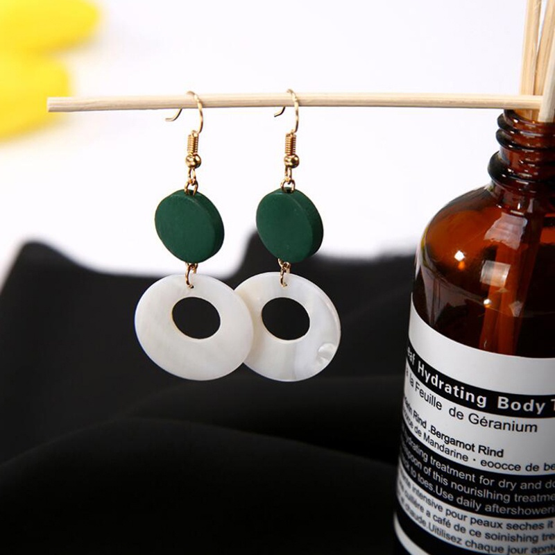 Vintage Wood Drop Earrings for Women Fashion White Shell Hollow Round Dangle Earring Party Ear Jewelry Gift