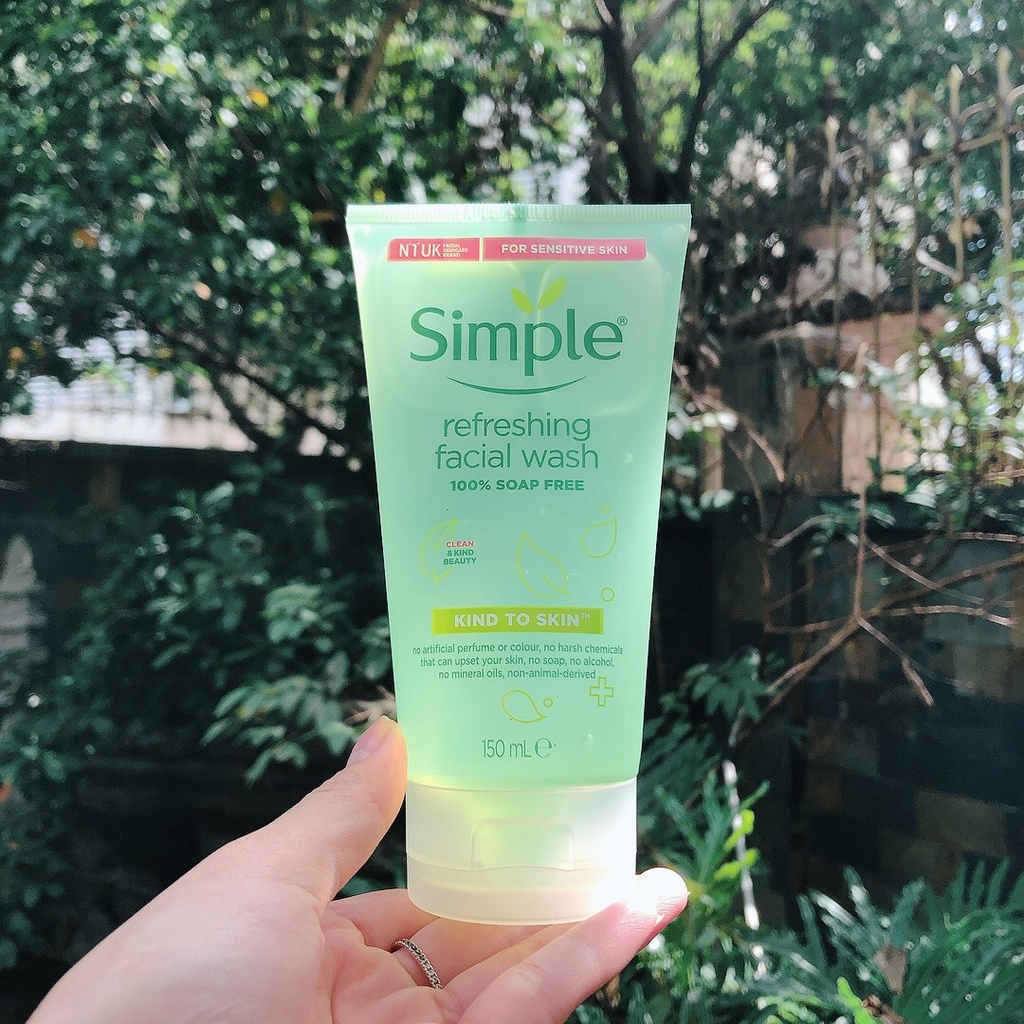 Sữa rửa mặt Simple Kind To Skin Refreshing Facial Wash Gel 150ml (SRM Simple Xanh)