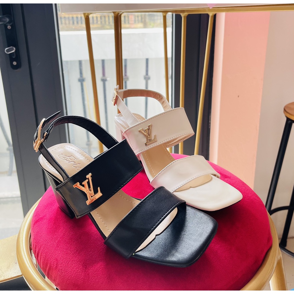 Sandal quai ngang 2 cầu da mịn bản to khuy tam giác gót trụ to - 7P