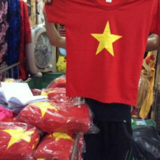 Áo cờ đỏ sao vàng