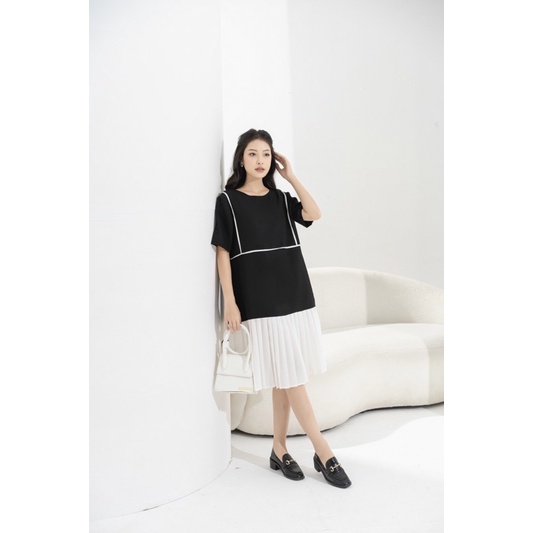 Váy suông phối màu xếp ly dáng suông A basic rất dễ mặc tone màu đen trắng trẻ trung nănng động