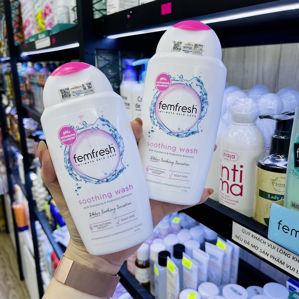 Dung dịch Vệ Sinh Phụ Nữ FEMFRESH Intimate Skin Care UK