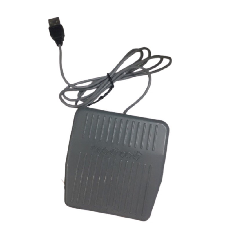 Bàn đạp chân có cổng cắm USB