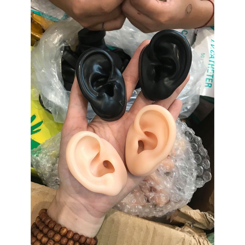 TAI GIẢ SILICON MÀU ĐEN/ TAI GIẢ SILICON