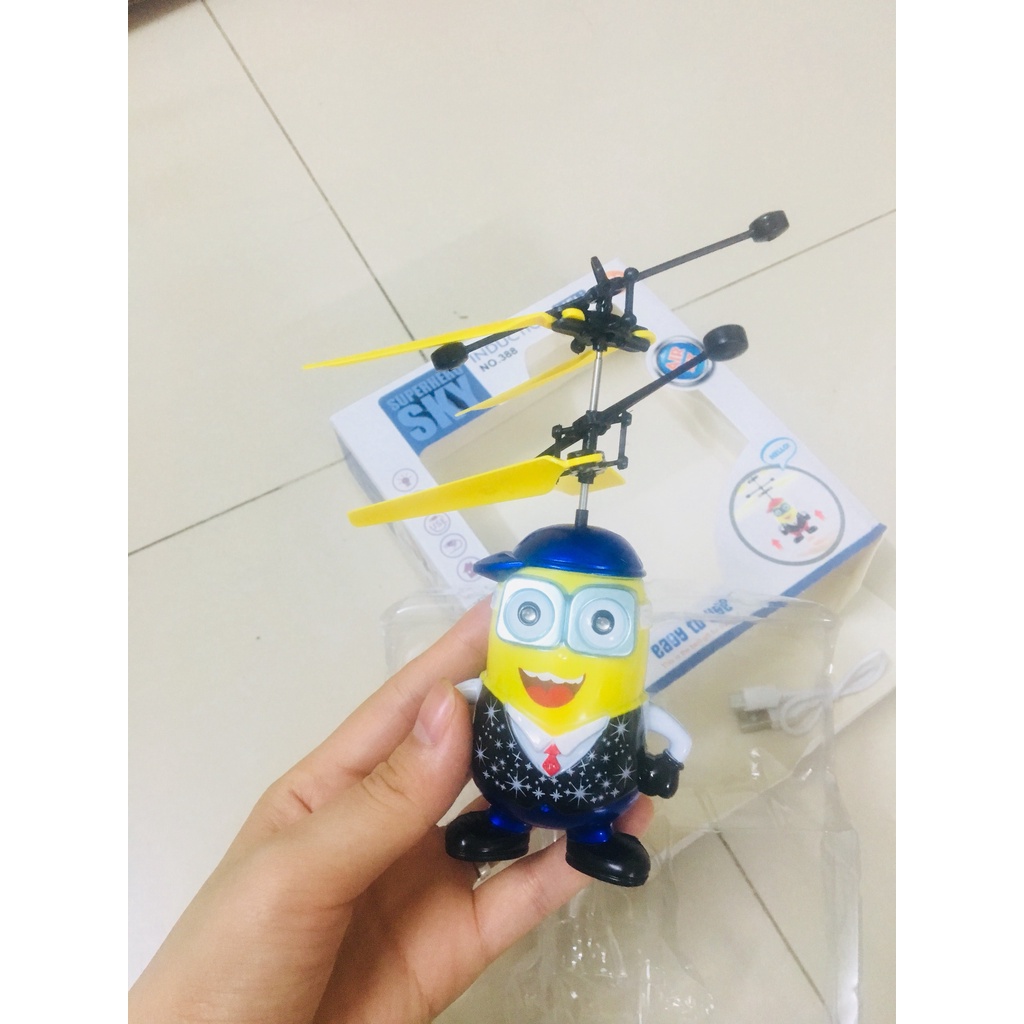 Đồ Chơi Máy Bay Trực thăng Cảm Ứng bằng tay minion cho bé