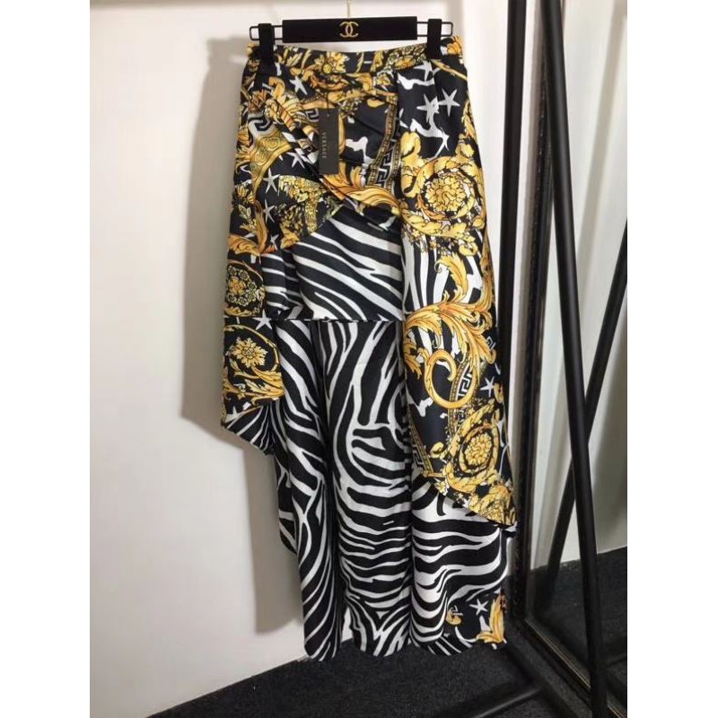 set trang phục áo phông ngắn tay+chân váy dài versace