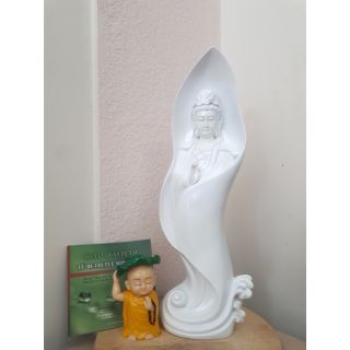 Tượng Quan Âm Trong Lá Sen