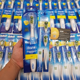 Bàn chải đánh răng điện Oral B