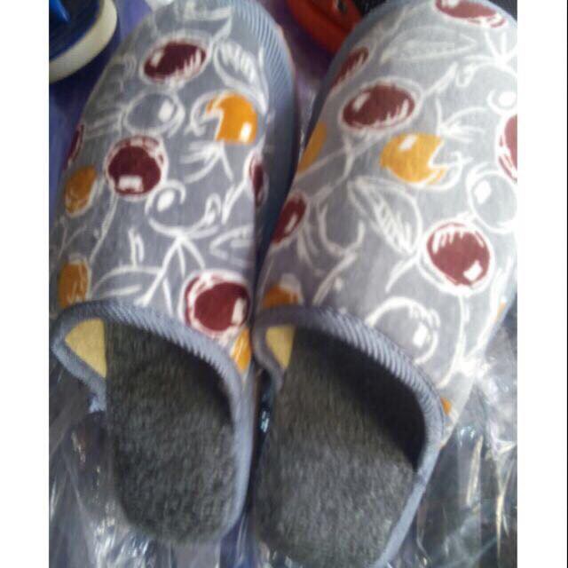 Dép đi trong nhà nhiều màu