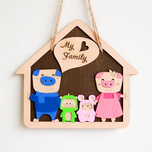 Bảng gỗ Gia đình heo My family