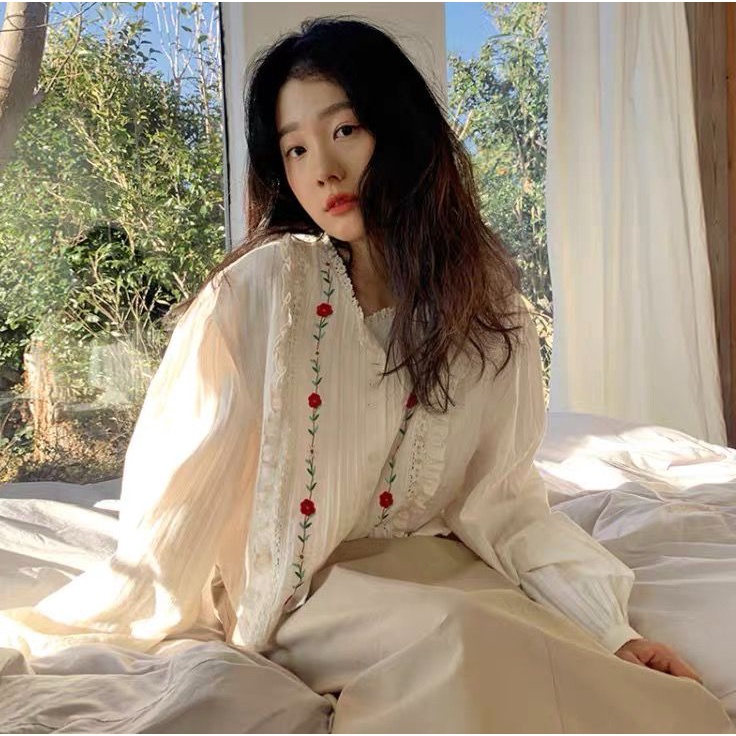 Áo Sơ Mi Tay Dài Thêu Hoa Xếp Ly Kiểu Pháp Xinh Xắn Cho Nữ