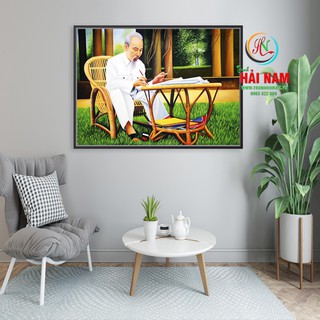 Tranh treo tường Bác hồ ngồi ghế mây