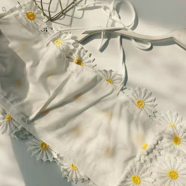 🌼Áo croptop hai dây buộc đi biển hoa cúc thêu Jennie BLACKPINK dễ thương