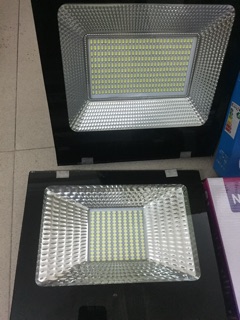 Đèn pha led 100w ,50W ánh sáng trắng , đèn led