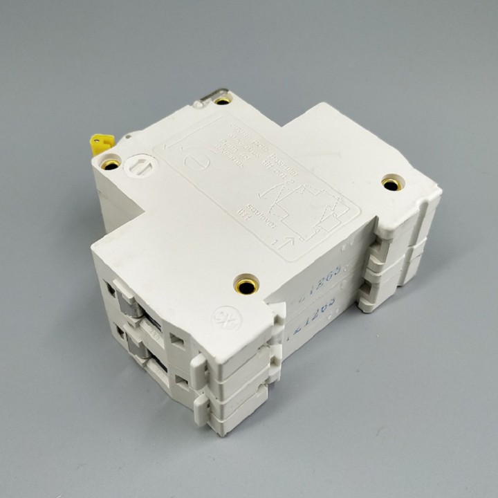 Aptomat DC 63A - 600V chuyên dụng Solar